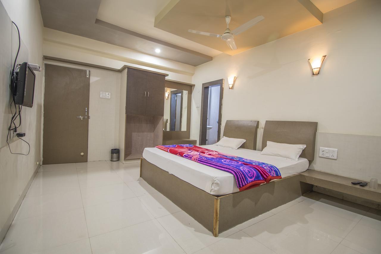 Hotel Yogiraj Palace Shegaon Exterior foto