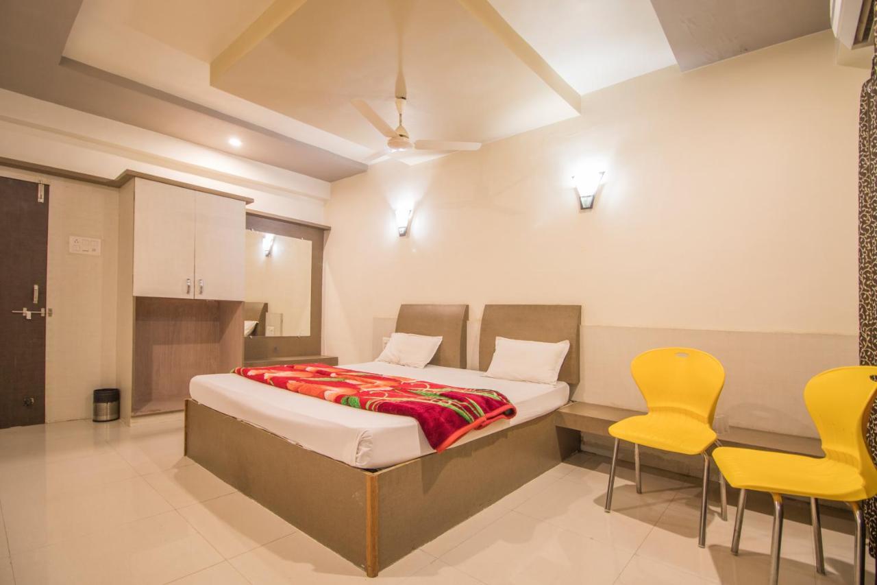 Hotel Yogiraj Palace Shegaon Exterior foto